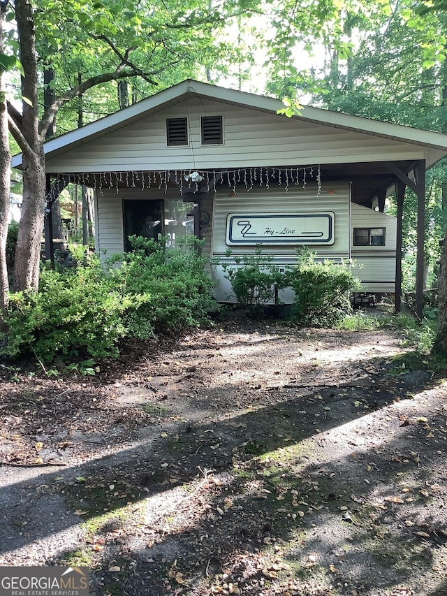 961 Mountain Shadows Dr, Cleveland, GA 30528 - view of front facade with dirt driveway