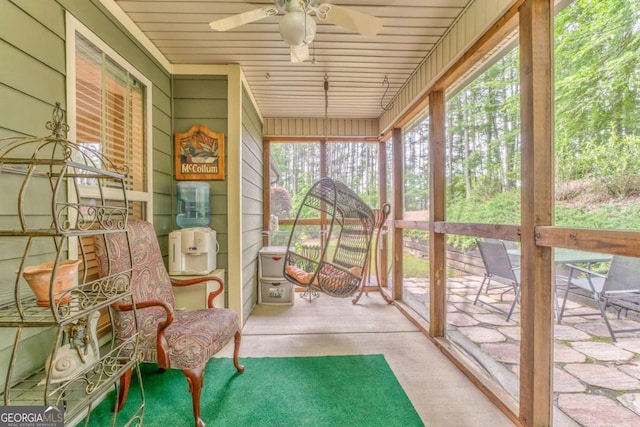 sunroom / solarium with a ceiling fan