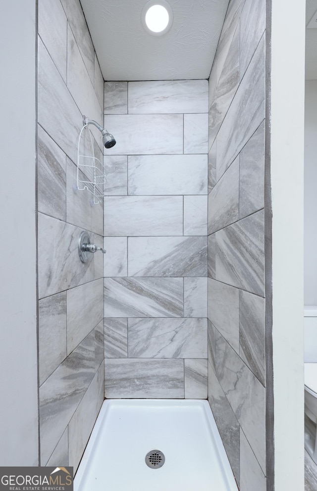 132 Jefferson Dr, Columbus, GA 31907 - bathroom featuring tiled shower