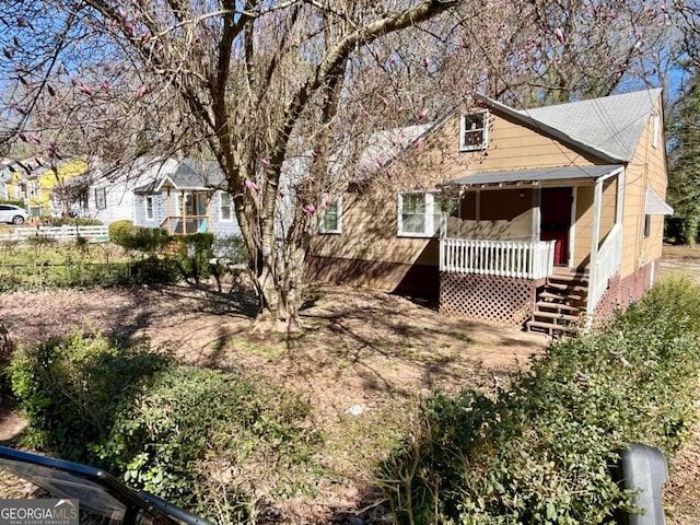 view of front of property featuring a porch