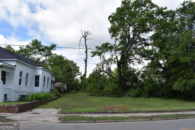 210 E Church St, Sandersville, GA 31082 - view of grassy yard