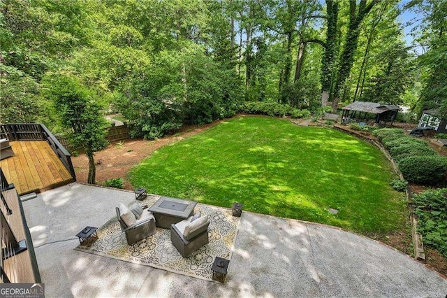 view of yard featuring a patio