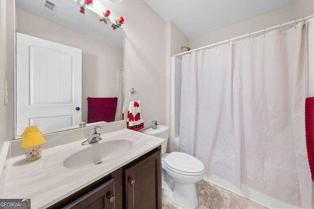 bathroom with vanity, toilet, and curtained shower