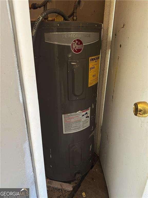 1639 Orlando St SW, Atlanta, GA 30311 - utility room with water heater