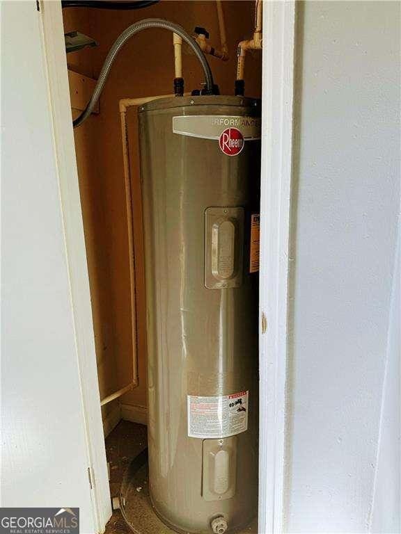 1639 Orlando St SW, Atlanta, GA 30311 - utility room with electric water heater