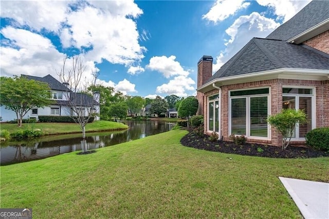 view of grassy yard with a water view