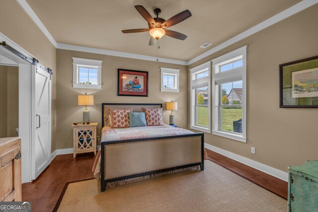 bedroom featuring a barn door, baseboards, dark wood-style floors, and ceiling fan