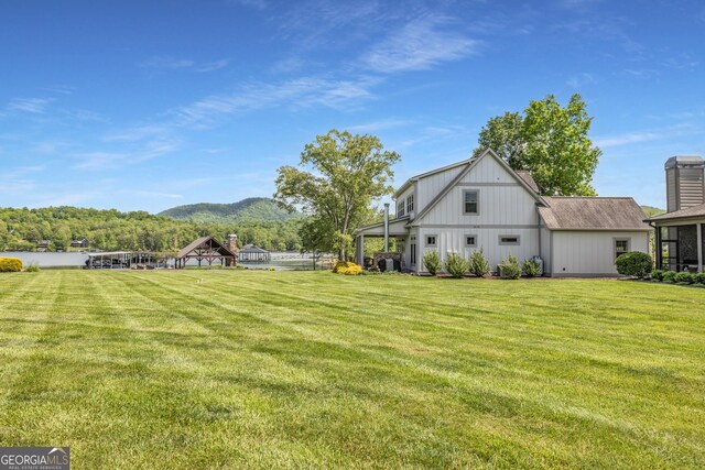 view of grassy yard with a mountain view