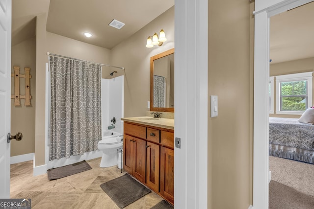 full bathroom with shower / bath combo with shower curtain, vanity, baseboards, and toilet