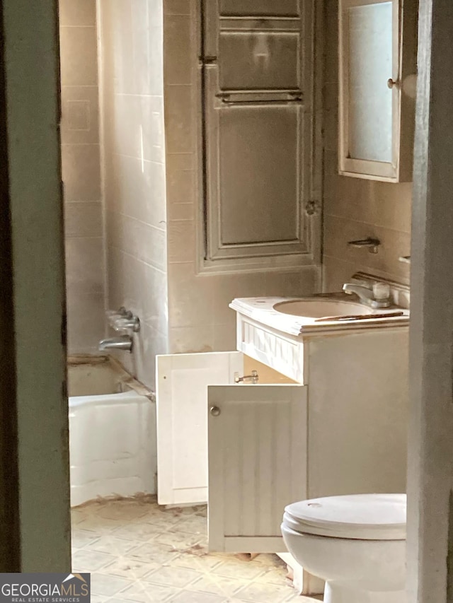 12196 Linton Rd S, Sparta, GA 31087 - full bathroom featuring vanity, toilet, tile walls, and  shower combination