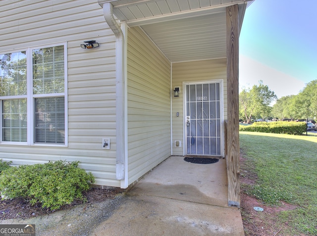 2326 Nicole Dr, Hampton, GA 30228 - entrance to property featuring a yard