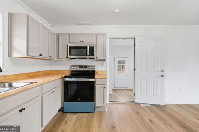 77 Frances St, Summerville, GA 30747 - kitchen with stainless steel appliances, light wood-style flooring, crown molding, and a sink
