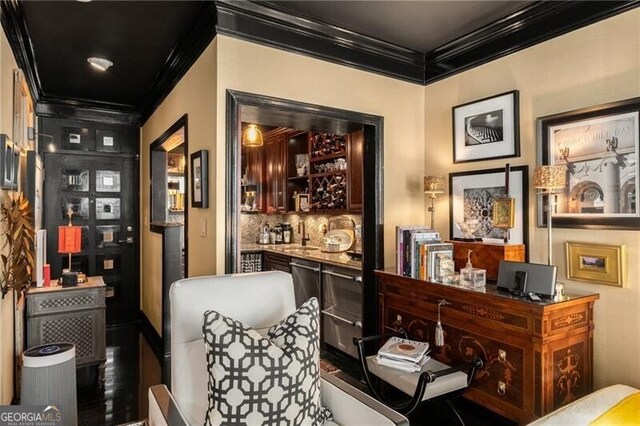 1421 Peachtree St NE Unit 203, Atlanta, GA 30309 - indoor bar with ornamental molding and backsplash