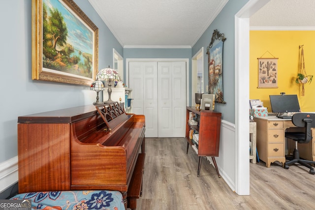139 Heath Dr S, Macon, GA 31220 - hallway featuring wood finished floors, a textured ceiling, a desk, and ornamental molding