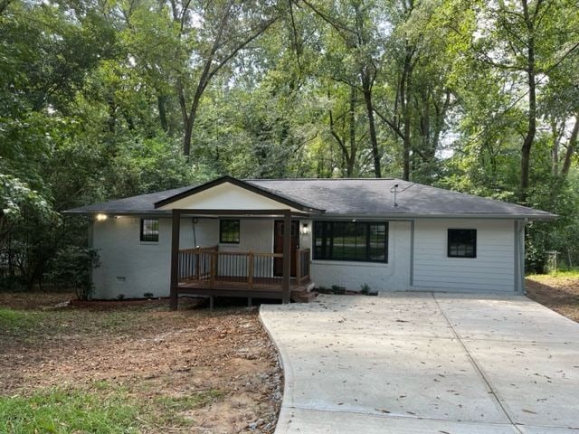 2953 Meadowview Dr SE, Atlanta, GA 30316 - ranch-style house with covered porch and concrete driveway