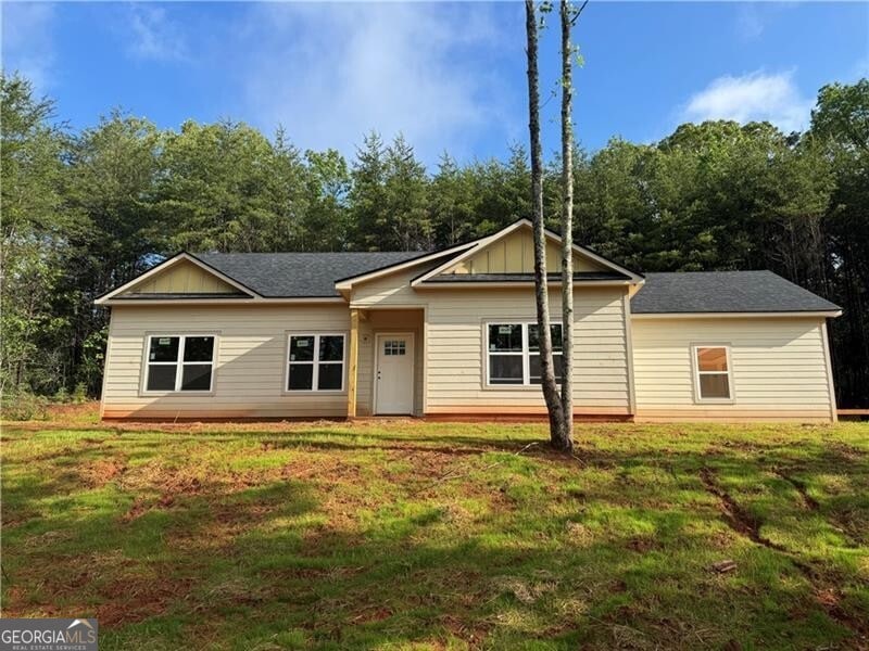 2717 Damascus Church Rd, Dahlonega, GA 30533 - ranch-style house featuring a front yard and roof with shingles