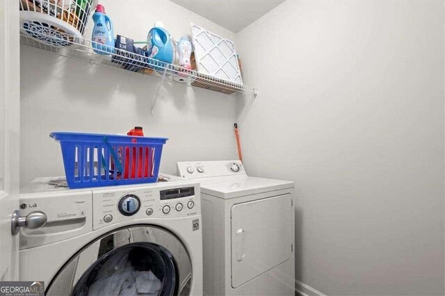 1511 Arica Ave, Lawrenceville, GA 30043 - laundry room featuring washing machine and dryer