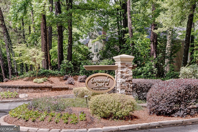 1015 Dunbar Dr, Dunwoody, GA 30338 - view of community sign