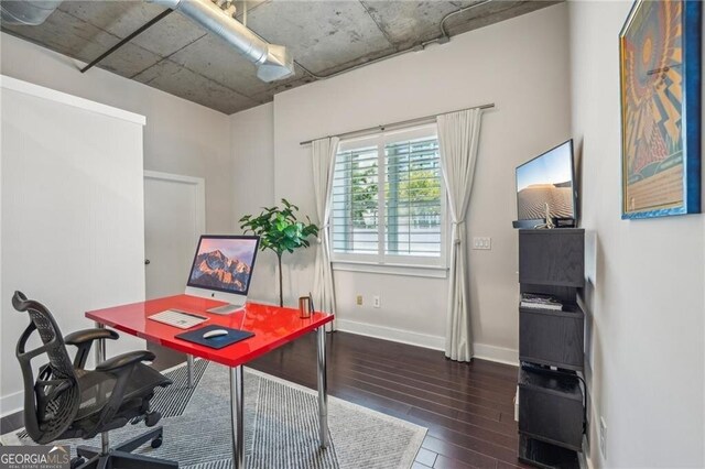 206 NE 11th St NE Unit Ph703, Atlanta, GA 30309 - home office featuring hardwood / wood-style floors and baseboards