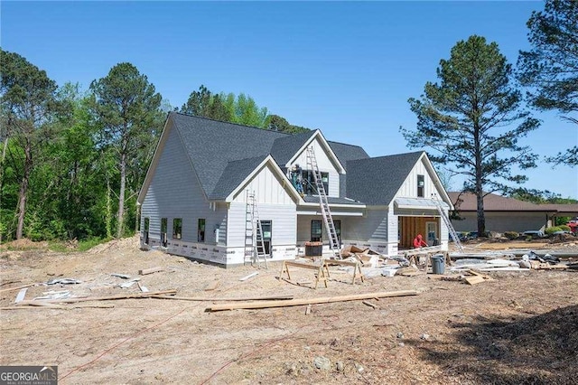 140 Cambridge Ct, Calhoun, GA 30701 - back of house featuring board and batten siding
