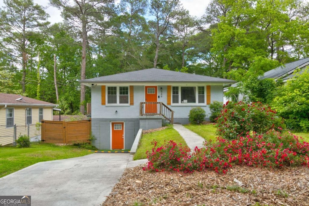 569 Woods Dr NW, Atlanta, GA 30318 - view of front of home