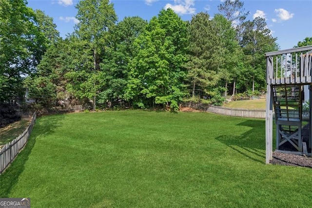 view of green lawn
