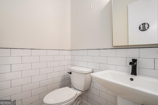 4276 Lindsey Way NE, Roswell, GA 30075 - half bath featuring tile walls, a sink, and toilet