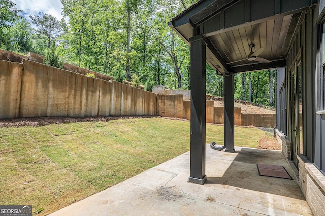 4276 Lindsey Way NE, Roswell, GA 30075 - fenced backyard with a patio area and a ceiling fan