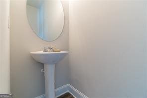 bathroom featuring a sink and baseboards