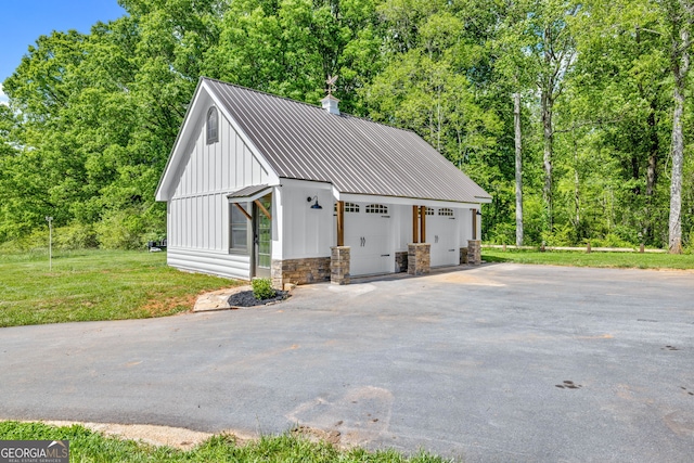 view of detached garage