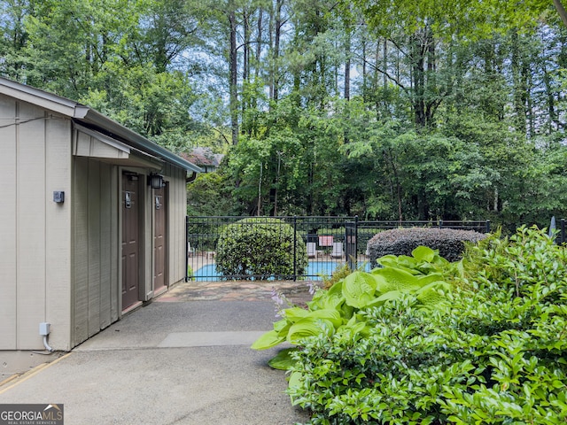 2610 Cumberland Ct, Smyrna, GA 30080 - gate featuring fence and view of wooded area