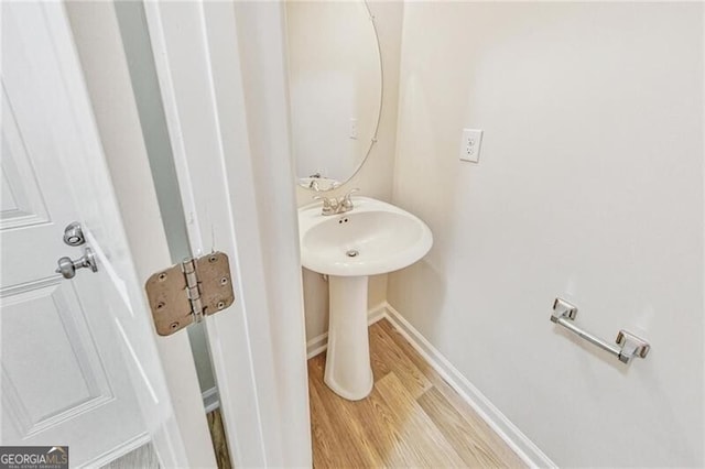 bathroom featuring wood finished floors and baseboards