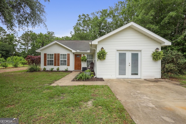142 Dawn Cir, Brunswick, GA 31523 - ranch-style home featuring a front yard and french doors