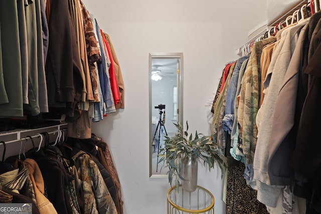142 Dawn Cir, Brunswick, GA 31523 - walk in closet featuring ceiling fan
