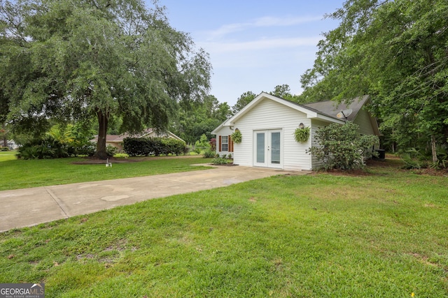 142 Dawn Cir, Brunswick, GA 31523 - view of grassy yard with french doors and concrete driveway