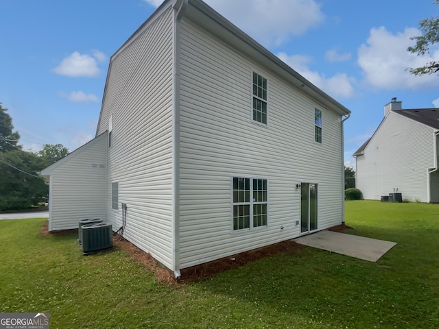 5480 Walnut Ln, Lithonia, GA 30038 - rear view of house with a lawn
