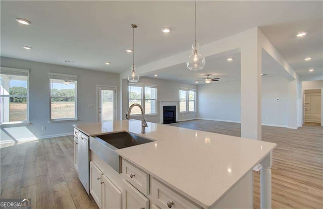 612 Sidney Ct, Stockbridge, GA 30281 - kitchen featuring a sink, a ceiling fan, dishwasher, open floor plan, and baseboards