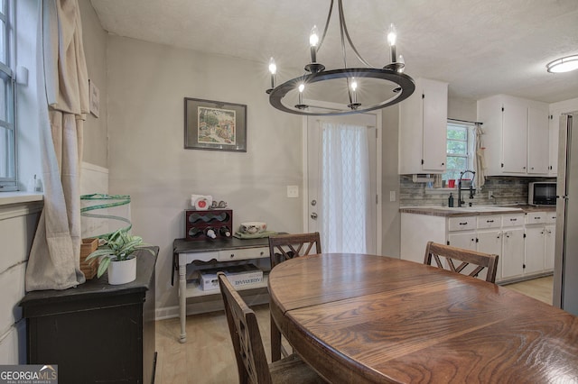7 Valley View Dr, Cartersville, GA 30120 - dining space featuring a chandelier, light wood-style flooring, and a textured ceiling