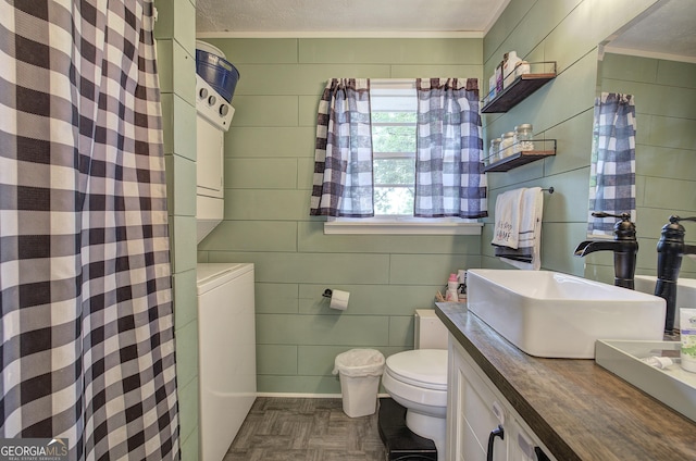 7 Valley View Dr, Cartersville, GA 30120 - full bath featuring stacked washer / dryer, crown molding, vanity, and curtained shower