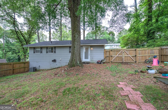 7 Valley View Dr, Cartersville, GA 30120 - back of property with a fenced backyard and a gate