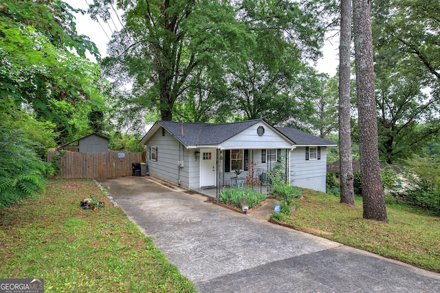 7 Valley View Dr, Cartersville, GA 30120 - ranch-style home featuring a porch, driveway, roof with shingles, and view of scattered trees