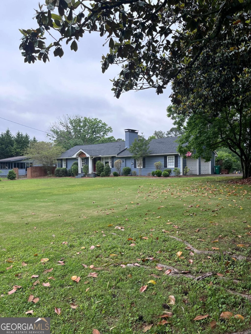 4925 Happy Hollow Rd, Dunwoody, GA 30360 - view of front facade featuring a chimney and a front yard