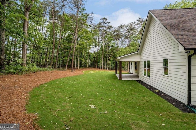 view of grassy yard with a patio area