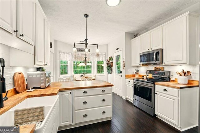 827 Pinehurst Dr, Woodstock, GA 30188
