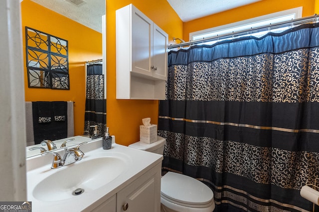 full bath with toilet, vanity, and a shower with curtain