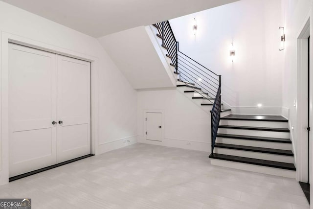 5211 Powers Ferry Rd, Sandy Springs, GA 30327 - stairs featuring vaulted ceiling