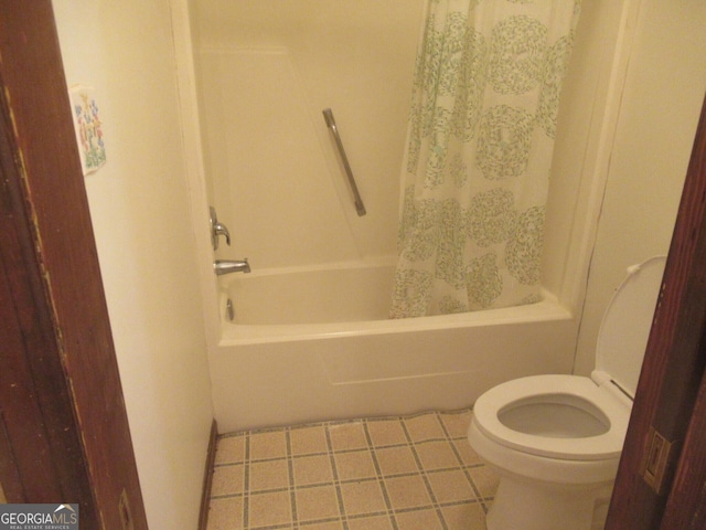 183 Goodwyn Rd, Newnan, GA 30265 - full bathroom featuring toilet, shower / bathtub combination with curtain, and tile patterned flooring