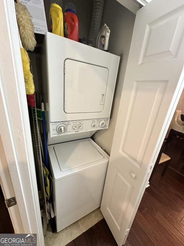 200 Renaissance Pkwy Unit 305, Atlanta, GA 30308 - laundry room featuring estacked washer and dryer and wood finished floors