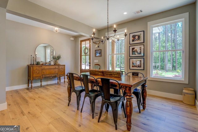 dining room with a chandelier, light wood-style floors, plenty of natural light, baseboards, and recessed lighting