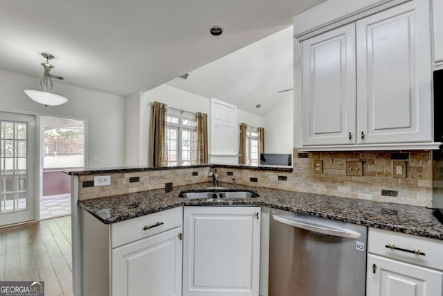 1095 S Bethany Creek Dr, Alpharetta, GA 30004 - kitchen with dishwasher, a sink, a peninsula, and plenty of natural light